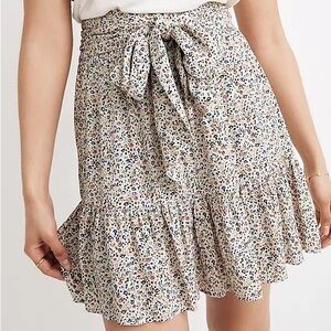 NWT Tie-Waist Tiered Mini Skirt in Fieldwalk Floral Antique Cream | Size L